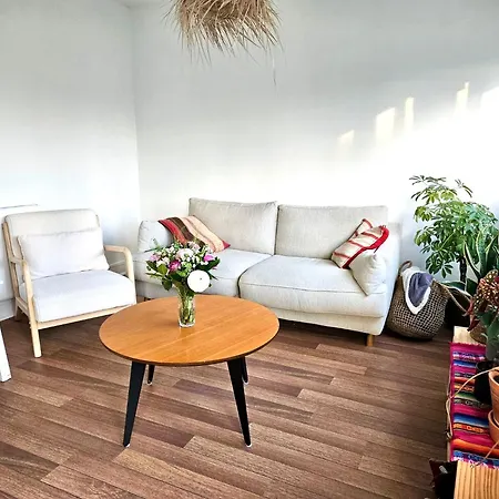 Séjour chez l'habitant Private room in a luminous&spacious appartement *