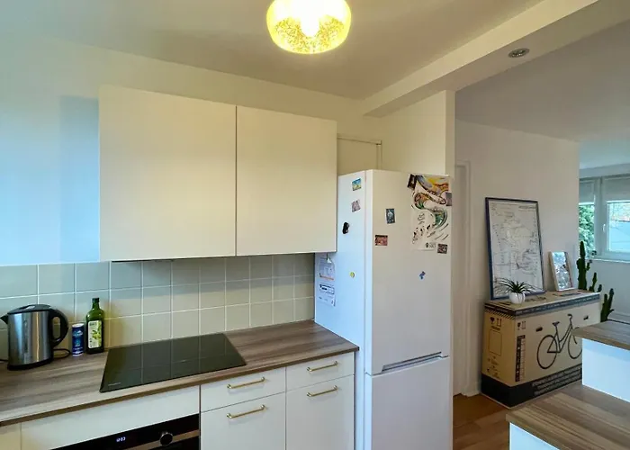 Séjour chez l'habitant Private room in a luminous&spacious appartement *