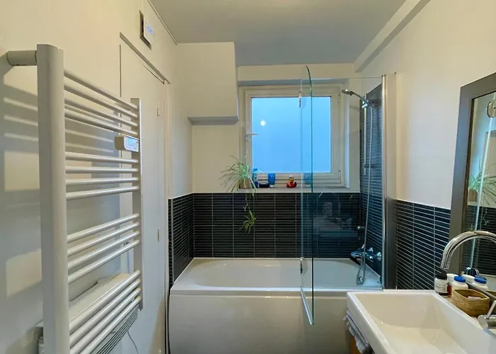 Private room in a luminous&spacious appartement Lambersart